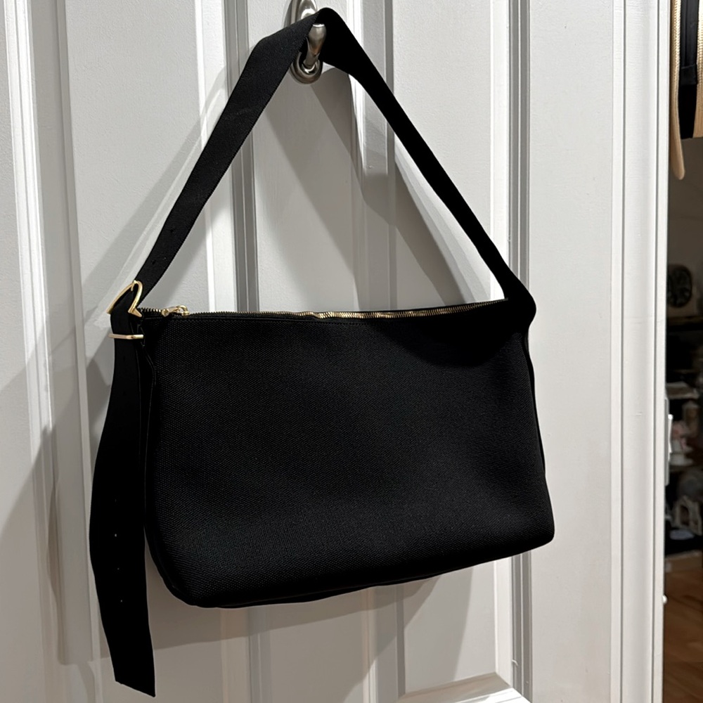 BNWT Black CUYANA SLING bag in medium size